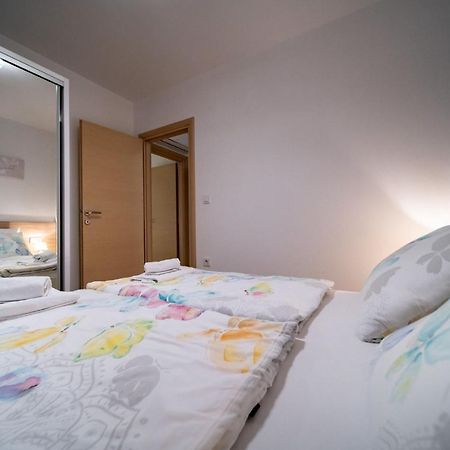 Apartments Arbis ロパール エクステリア 写真