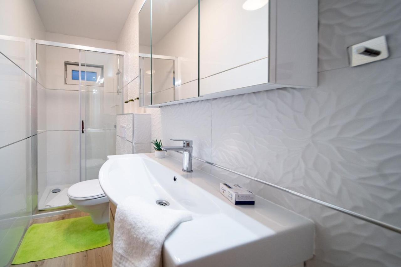 Apartments Arbis ロパール エクステリア 写真