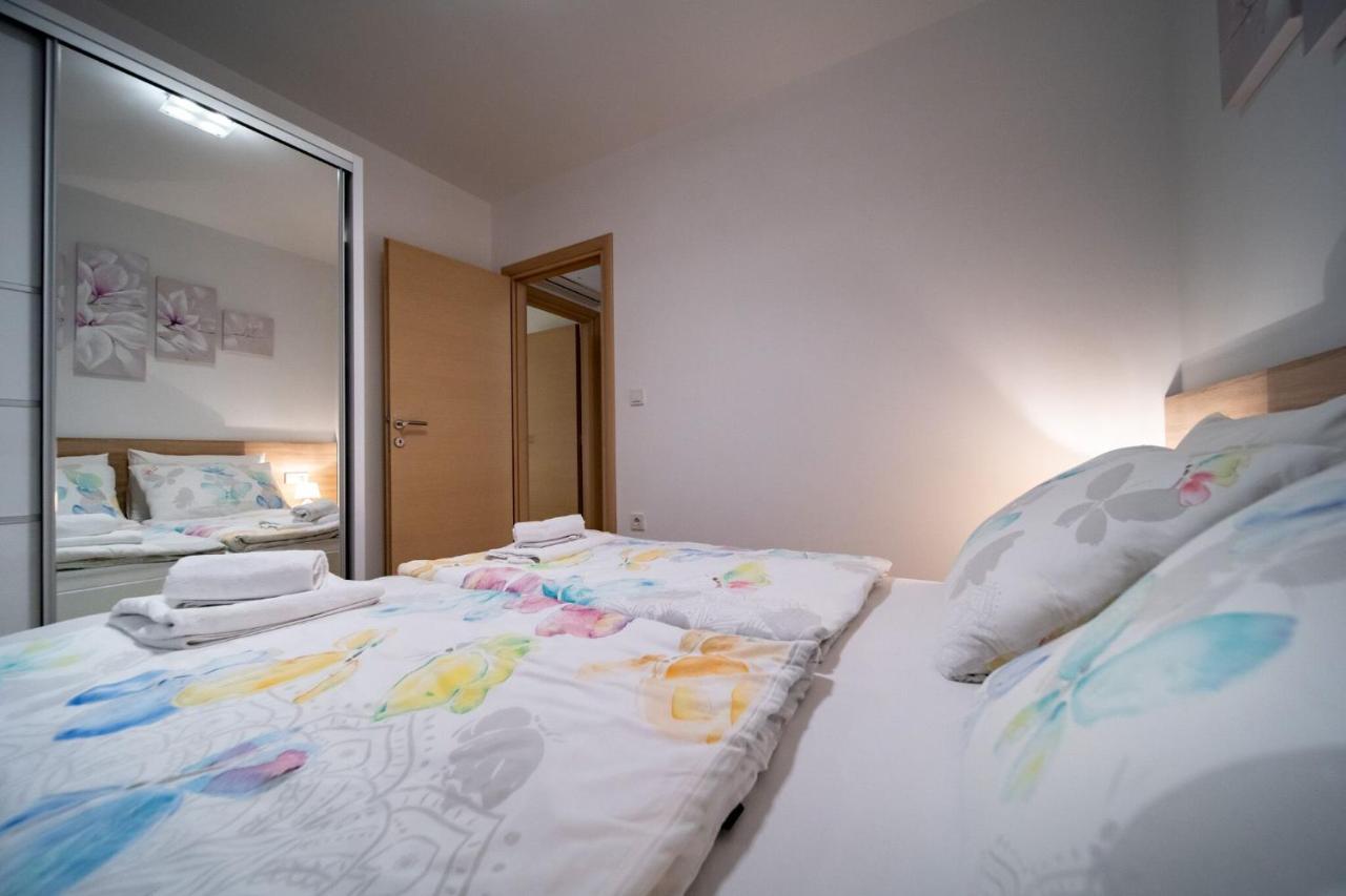 Apartments Arbis ロパール エクステリア 写真