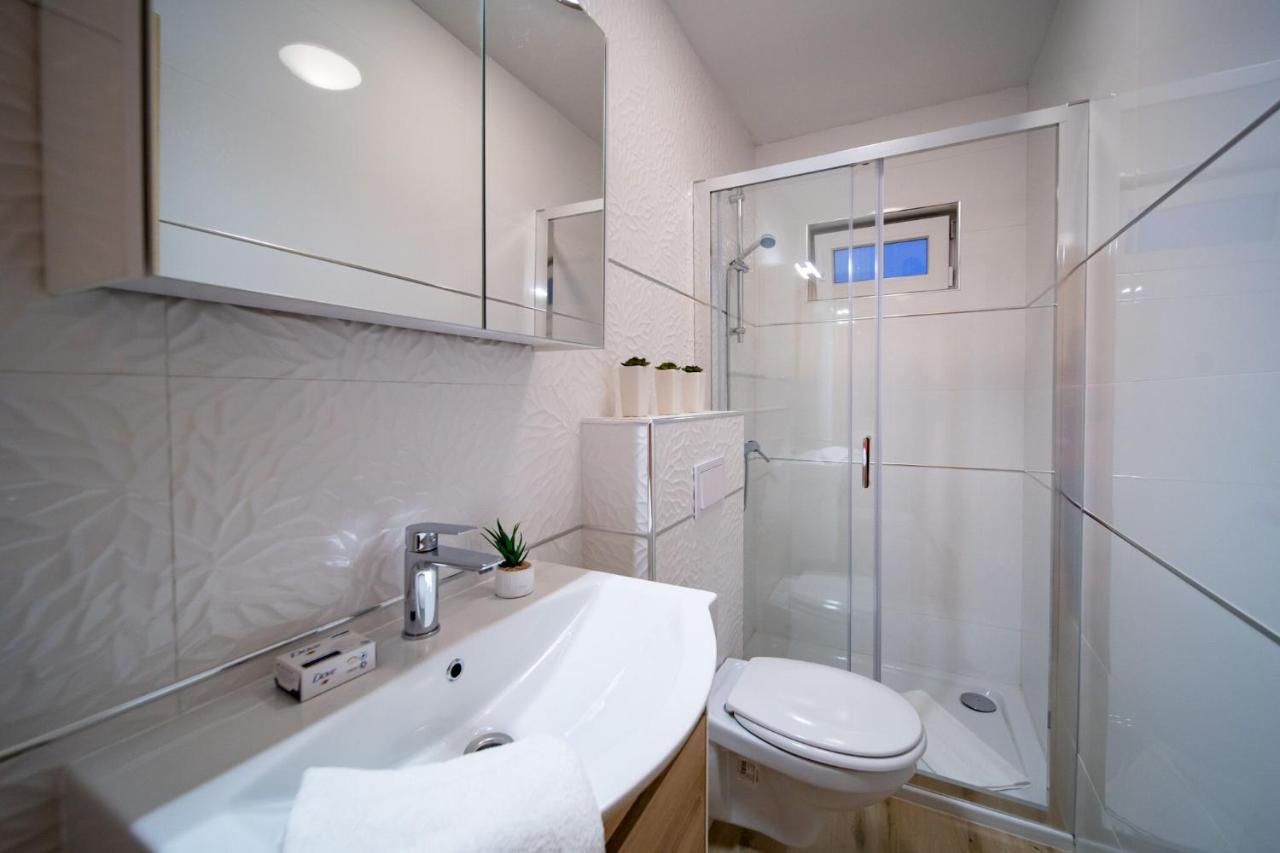 Apartments Arbis ロパール エクステリア 写真