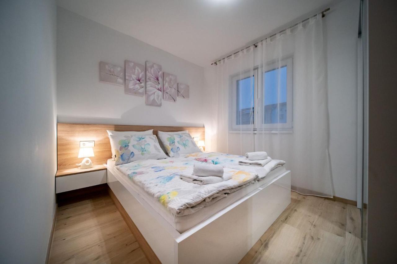 Apartments Arbis ロパール エクステリア 写真