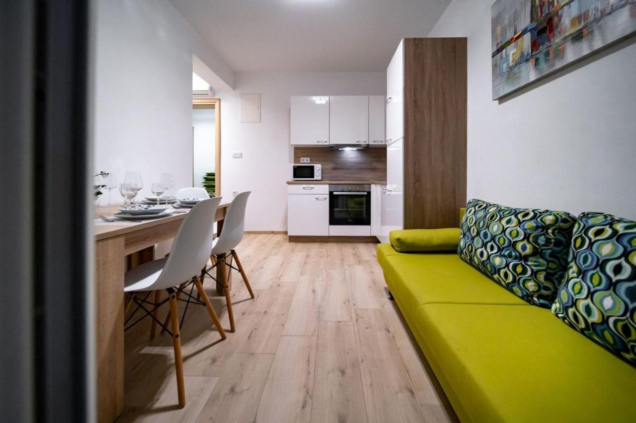 Apartments Arbis ロパール エクステリア 写真