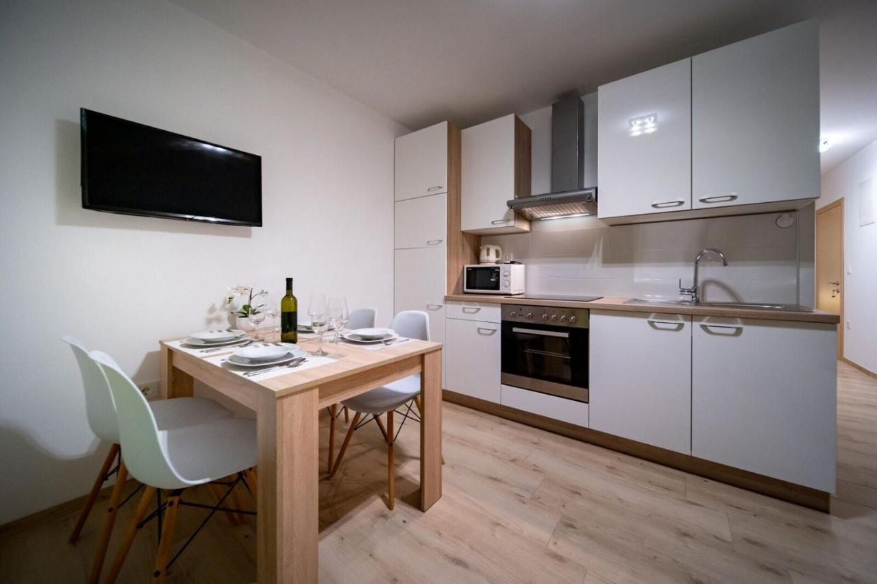 Apartments Arbis ロパール エクステリア 写真