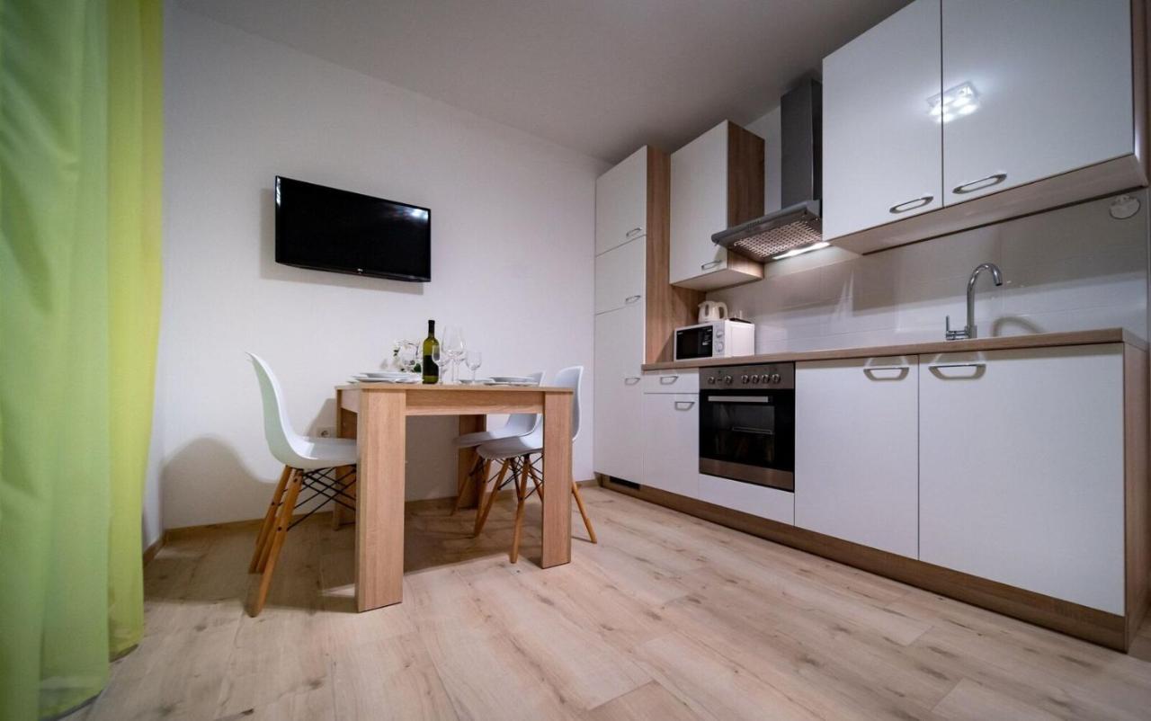 Apartments Arbis ロパール エクステリア 写真