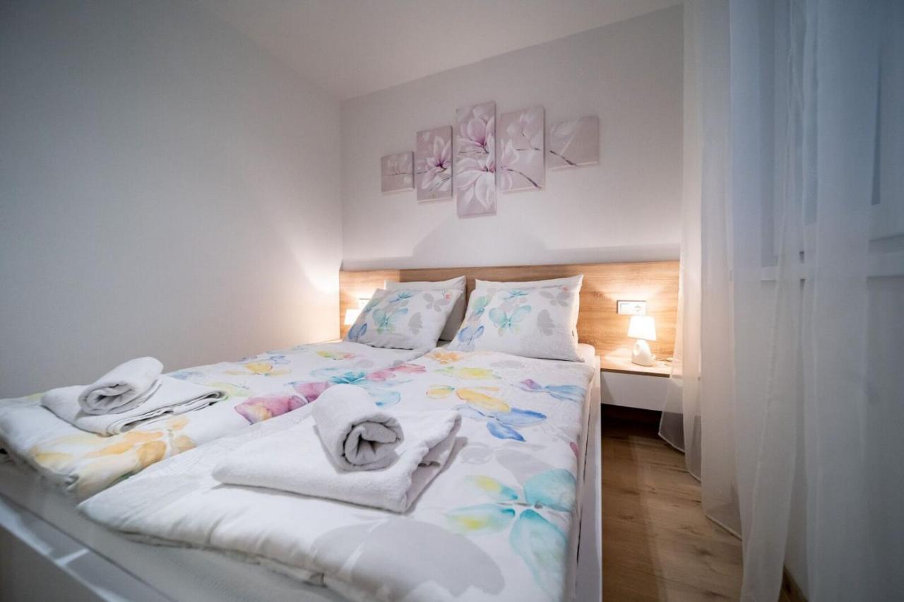 Apartments Arbis ロパール エクステリア 写真