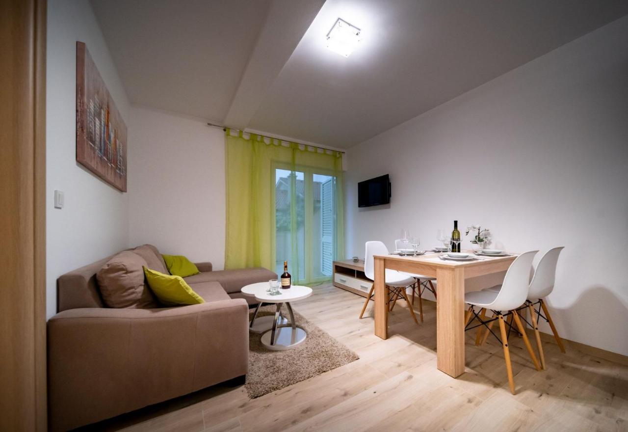 Apartments Arbis ロパール エクステリア 写真
