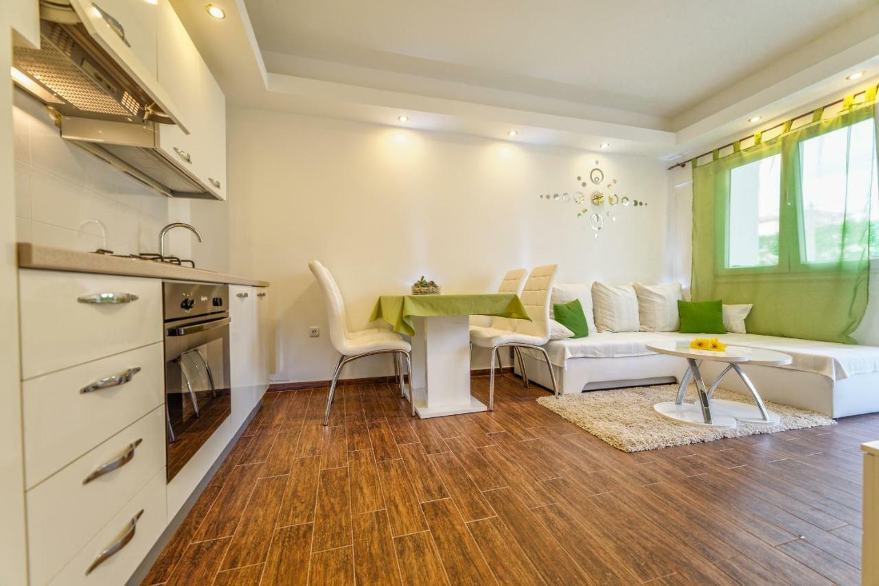 Apartments Arbis ロパール エクステリア 写真