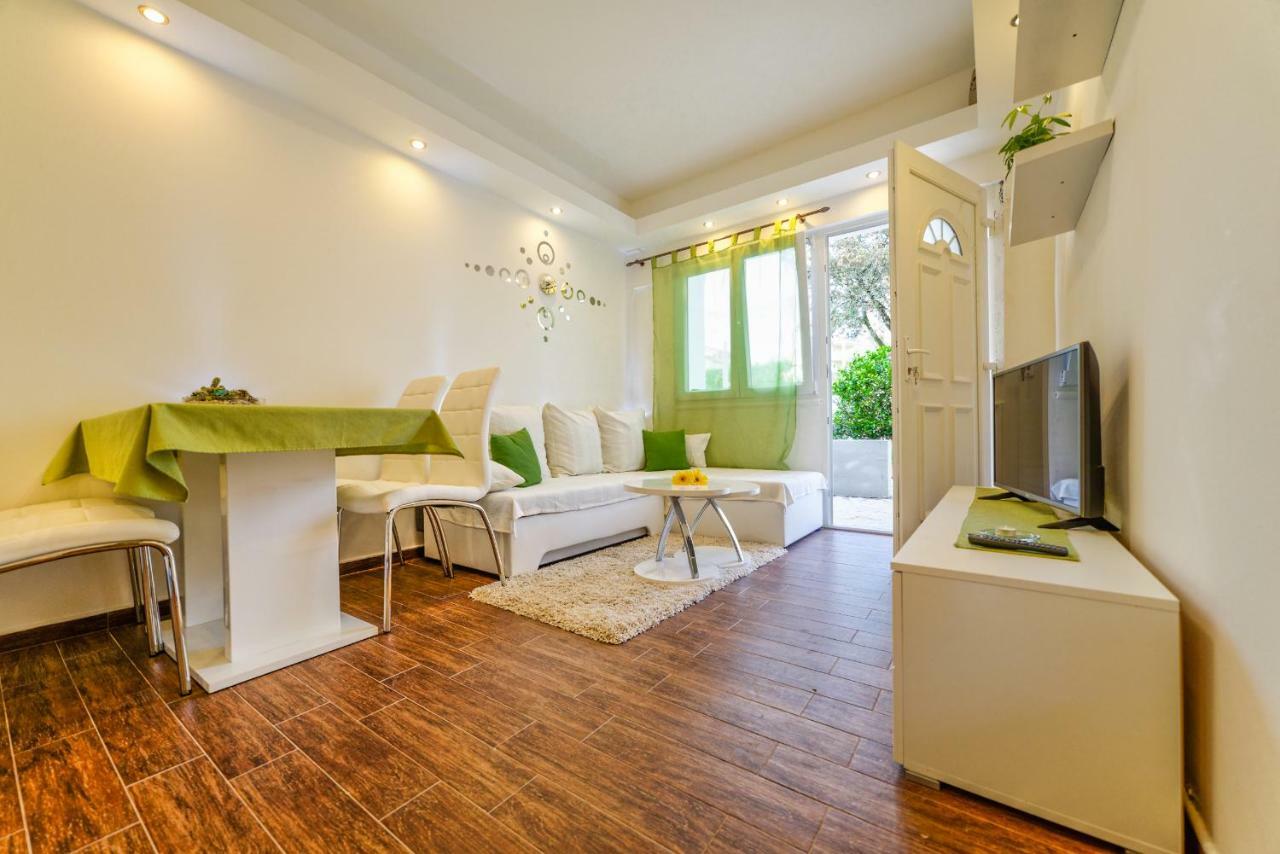 Apartments Arbis ロパール エクステリア 写真
