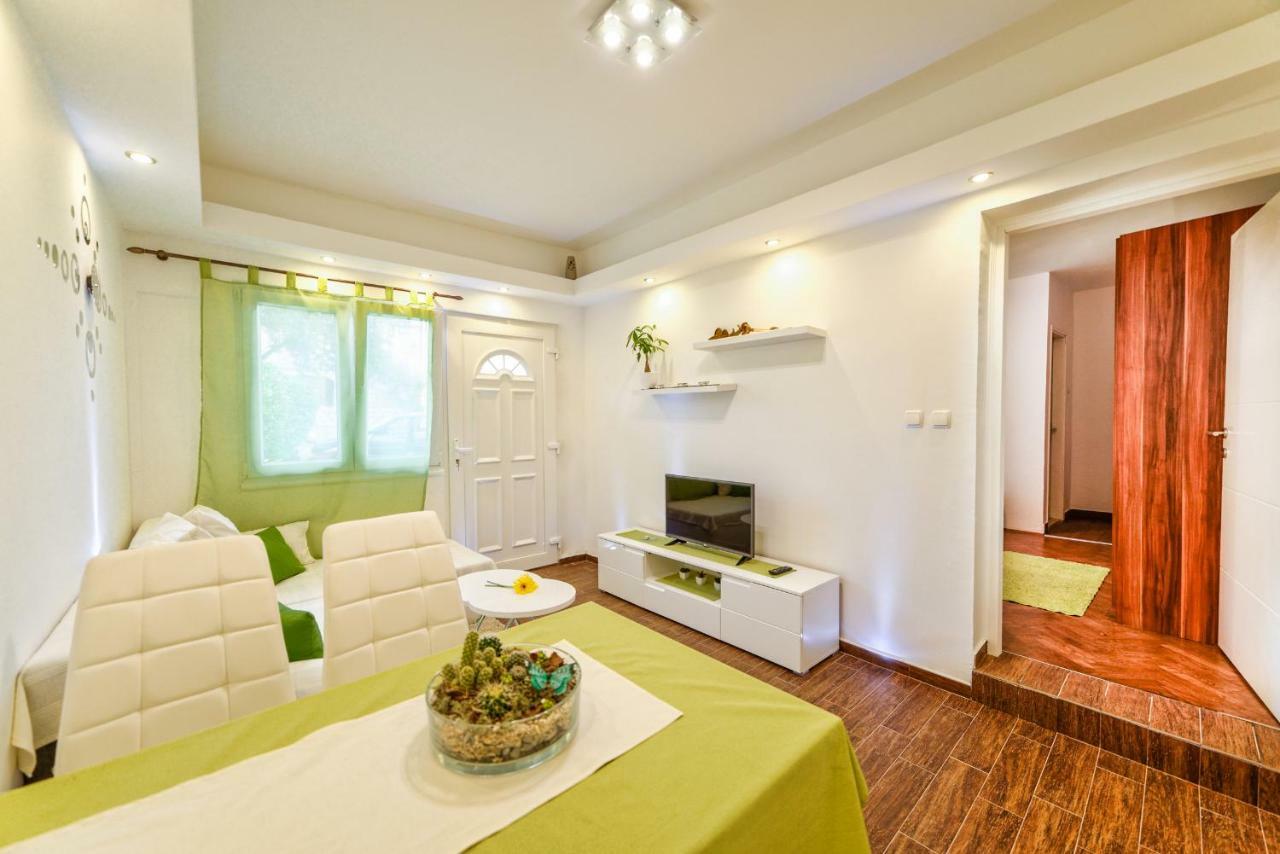 Apartments Arbis ロパール エクステリア 写真
